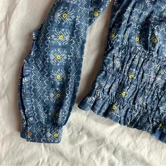 Forever That Girl Anthropologie Blue Long Sleeve Smocked Waist Crop Top Small - Picture 3 of 7